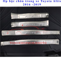 Ốp bậc chân trong xe Toyota Altis 2016-2020