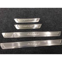 Ốp bậc cửa bên ngoài xe Toyota Altis 2016- 2019-2021 ,nẹp bước chân bên ngoài inox