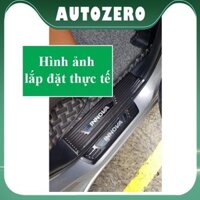 Ốp bậc cửa lên xuống ô tô  Innova 2017-2020 vân cacbon - ZERO