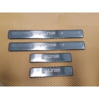 Ốp bậc cửa ngoài Toyota Altis 2014-2020