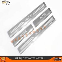 Ốp bậc cửa ngoài Toyota Altis 2015 new