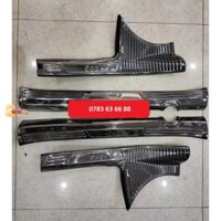Ốp bậc cửa xe i10 2021 2022 titan đen bóng cao cấp bảo vệ chống xước bậc lên xuống cửa ô tô HYUNDAI GRAND I10 chính hãng