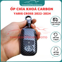Ốp chìa khóa xe Yaris Cross 2022 2023 2024 - Mẫu carbon cao cấp kèm móc treo, bảo vệ chìa khóa toàn diện