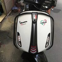 Ốp đèn xinhan (chụp đèn xi nhan) kiểu hd corse cho vespa