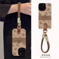 Ốp điện thoại di động hoa hồng 16promax iPhone15pro 14 Retro 12mini hoa trà trơn-Mắt Đồng hồ-da cừu nhỏ hoa trà búp bê khóa da màu nâu dây đeo