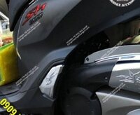 Ốp gác chân sau Sh 300i mạ crom