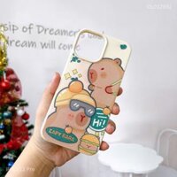 Ốp iPhone 12/12 Pro giả da dẻo Capybara đội cam