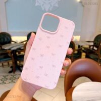 **Ốp iPhone 12/12 Pro giả da dẻo nhiều nơ nền hồng