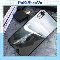 ỐP LƯNG TRÁNG GƯƠNG KÍNH CƯỜNG LỰC IPHONE, SAMSUNG DẤU NIKE ĐEN TRẮNG - PUKISHOPVN