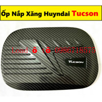 Ốp Nắp Xăng Xe Huyndai Tucson 2022-23 Mẫu Carbon Cao Cấp