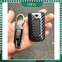 Ốp nhựa carbon, bọc  chìa khóa xe Mitsubishi Outlander, Xpander kèm móc đeo - HFA
