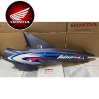 Ốp sườn bên trái WAVE Alpha cũ 2003 màu ghi xám tem lốc trắng *PB141M* (64650KRS860ZG)