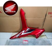 Ốp trung tâm bên phải WAVE RSX 110 2018 màu đỏ tem trắng *R340C* (64350K90VB0ZC)