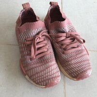 Pass doi adidas pink chính hãng bị 1 lỗi nhỏ còn mới 90.% mia 2 trieu 6 pass lai 1 trieu ko fix Pass doi adidas pink chh