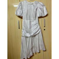 pass váy trắng vải phi bóng nhẹ