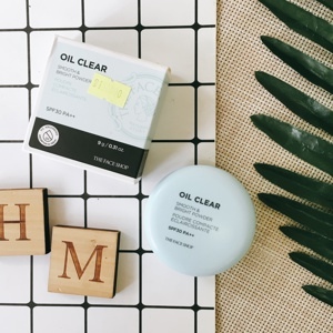 Phấn phủ mịn kiềm dầu Oil Clear Smooth & Bright Pact
