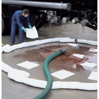 Phao thấm dầu tràn vãi