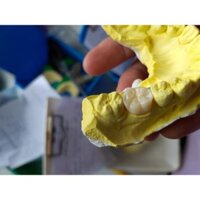 Phôi sứ Zirconia ST 1200 Mpa độ trong 43% sản xuất răng sứ CADCAM nha khoa