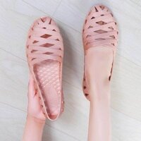 Phong Cách Mới Mùa Hè Nhựa Sandal Nữ Làm Việc Đế Mềm Thoải Mái Trung Niên Người Cao Tuổi Mẹ Lỗ Giày Baotou Rỗng Cao Su Cát
