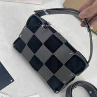 [Phong cách mới] Túi đeo vai nữ rỗng Túi đeo chéo nách Túi đựng hộp nhựa PVC đơn giản Túi vuông nhỏ di động