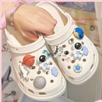 Phụ Kiện 3d Hình Phi Hành Gia/Jibbitz(không bao gồm giày)/set sticker dép crocs、Croc Có Thể Tháo Rời Làm Quà Tặng Cho Bé / Nữ / Phụ Kiện Có Thể Tháo Rời