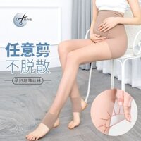 Phụ nữ mang thai giẫm lên chân của họ với cực kỳ t