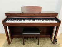 Piano Yamaha CLP- 440 – Mang nhiều cải tiến về âm thanh – Phím đầm tay, nhạy –  pedal vang hay, giảm âm, duy trì âm.
