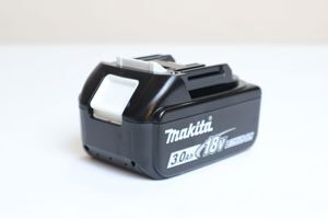 Pin Lithium-ion Makita BL1830B