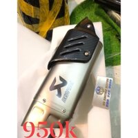 pô akrapovic r1