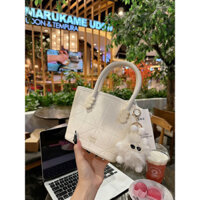 Qc*Chio’ 2nd dáng giỏ ( sẵn) ♥️Size: 23