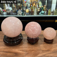 Quả cầu thạch anh hồng, quả cầu phong thủy, bi cầu thạch anh, cầu hồng nhiều kích cỡ (Tặng Đế Gỗ)