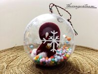 Quả châu trang trí tất đỏ và hạt xốp màu