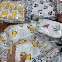 Quâ  chuc cotton giay danh cho tre so sinh va tre nho .khoang 11kg mat me gon gang va tien loi mau sac da dang . Rong ra