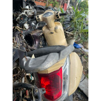 Quai yên/ xách tai Attila elizabeth Fi