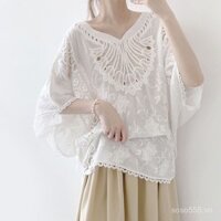Quần áo nữ cỡ lớn mới cho mùa hè, áo blouse thêu ren rỗng cổ V chống nắng với tay áo cánh dơi cho phụ nữ cỡ lớn
