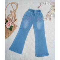 Quần bò bé gái từ 15-45kg. Quần bò ống loe thiết kế xinh xỉu đính nơ trắng viền ngọc dưới gấu điệu dà cho bé gái