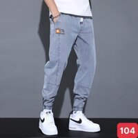 Quần jean jogger nam màu xám nhạt trơn bo chân không rách chất bò cao cấp co dãn 4 chiều, rin lưng thun 3D55 mẫu mới