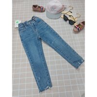 Quần jeans dài bé gái rách gấu lưng mickey 311