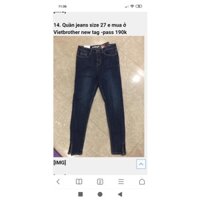 Quần jeans màu xanh đậm