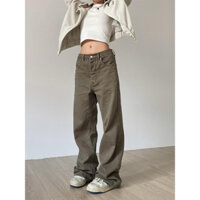 Quần jeans nữ ống rộng màu nâu.