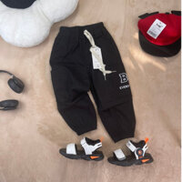 Quần kaki bé trai thêu logo có chun lai sành điệu và cá tính cho bé, quần kaki bé trai