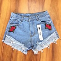 Quần Short Jean Hai Da Thêu Hoa Cực Đẹp