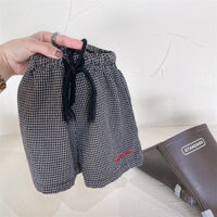 Quần Short Thô Mềm Caro Đen Chữ Thêu Đỏ Cho Bé