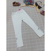 Quần thun ôm trắng  gấu ren nơ 2535