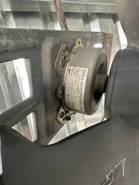 quạt dàn nóng máy lạnh điều hòa Daikin ARF25UV1V tháo máy