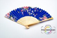 Quạt giấy Nhật Bản màu xanh dương.
