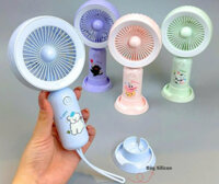 Quạt Tích Điện Cầm Tay Có Đèn Led Vòng Tròn Có Đế Hình Thú (Thùng 150 Cái)