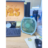 Quạt Tích Điện Mini Để Bàn Desktop Fan Có Đèn Chiếu Sáng, Sạc Cổng USB, Nhựa Cao Cấp