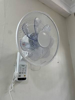 Quạt treo tường Panasonic F-GU303