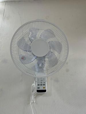 Quạt treo tường Panasonic F-GU303